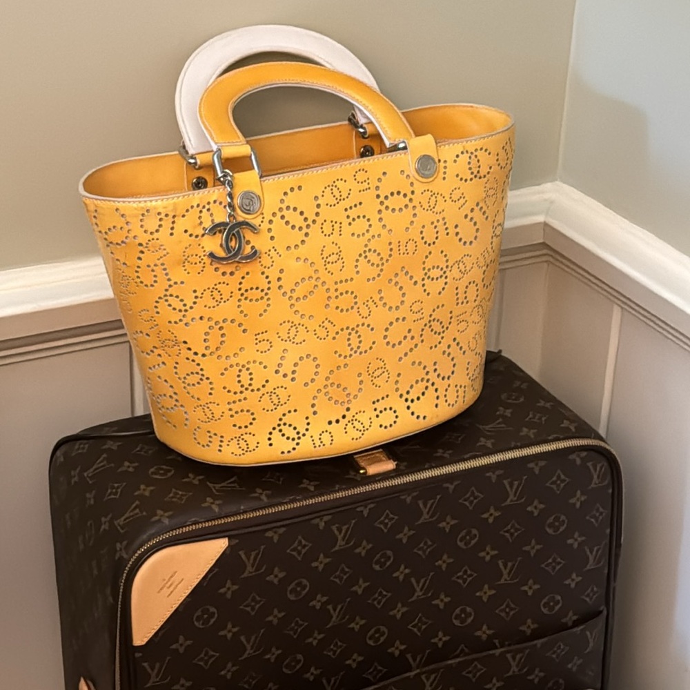 CHANEL COCO 5 resort patent yellow shopper shopping tote bag beach resort - Picture 12 of 12